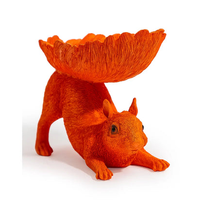 Ekorn med skål